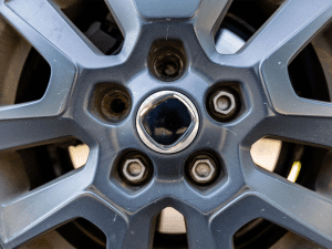 Orificios para tornillos de rueda dañados